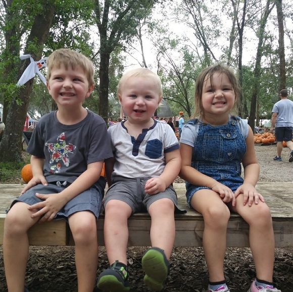 ⭐Meet your posher!⭐ Hi!!!⭐ - Picture 8 of 8